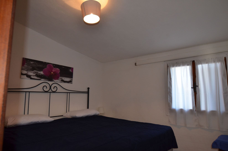Room 4, Fpo-rose02p1 in Ottiolu, Nuoro