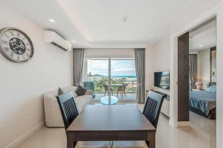 Dining, 1BR Rooftop Pool Ocean View C189, Phuket Island