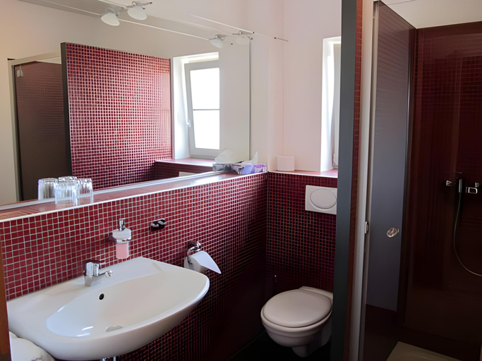 Bathroom 2, Hotel Weinblatt, Kitzingen