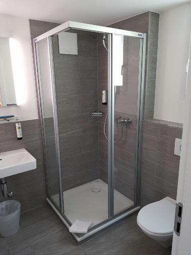 Bathroom 5, Hotel Bernerhof, Interlaken