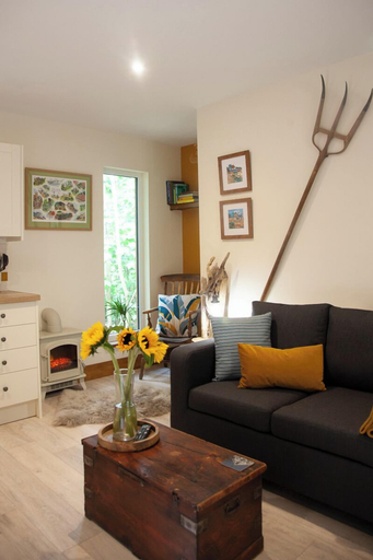 Room 5, Hayne Barn Estate - Private Estate : 6 Eco Lodges - 1 Studio, Kent