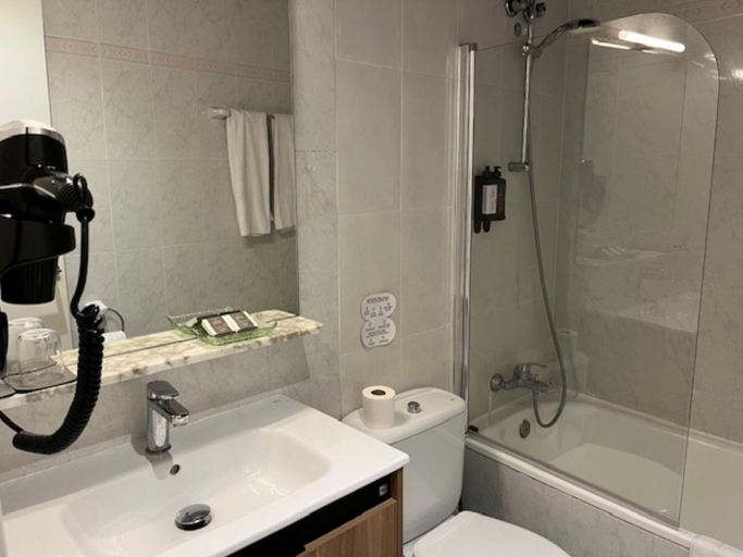 Bathroom 5, Hotel Aneto, Barcelona