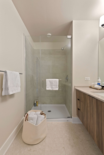 Room 3, West Loop High-end 2BR Walkable City Views, Cook