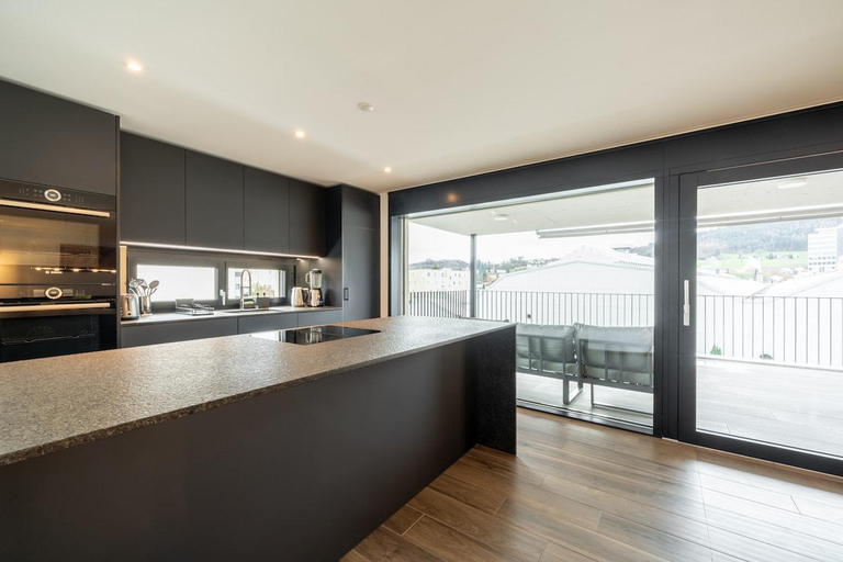 2, Swiss Living High-Tech Kitchen, 1G WiFi, Balcony, Kulm