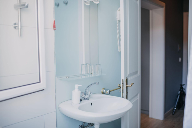 Bathroom 3, ASPA Studios - Urban Conscious Living, Funchal