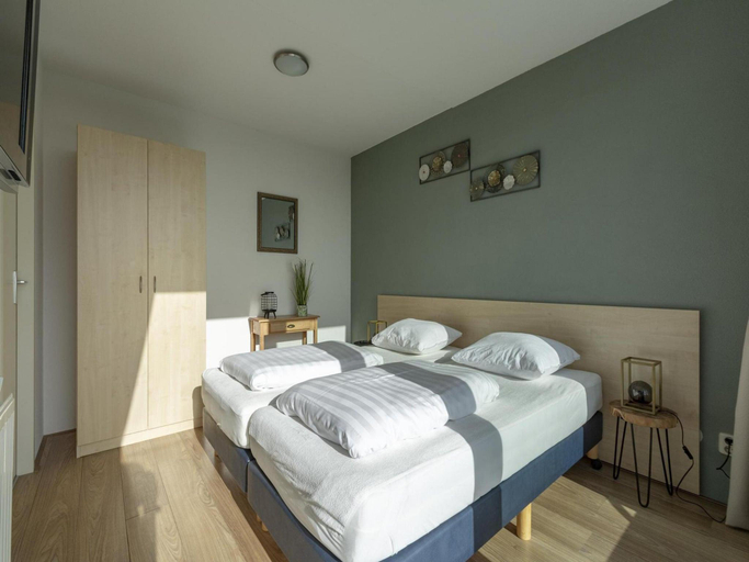 Others 5, Apartment near Groote Keeten Beach, Zijpe