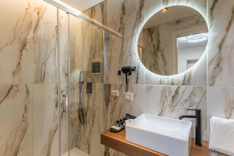 Bathroom 5, 59 Steps Trevi, Roma
