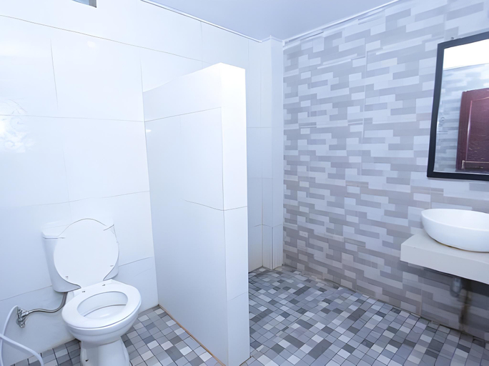 Bathroom 3, Hotel Grand Orri Berastagi, Karo