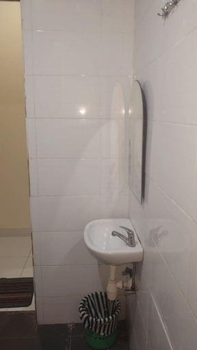 Bathroom 3, Nuka Beach Inn, Badung