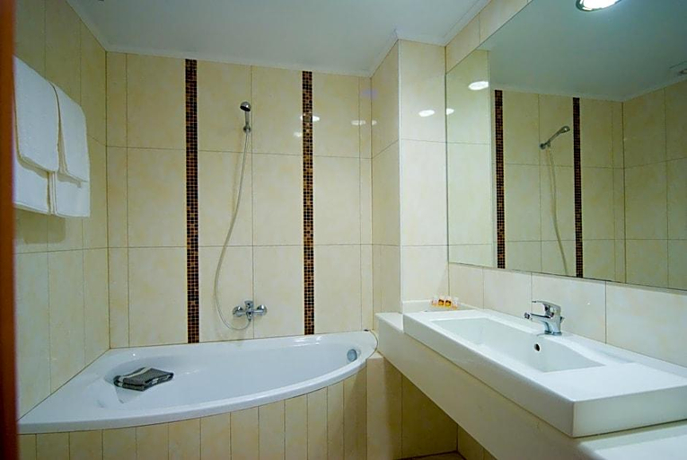 Bathroom 3, Porfi Beach Hotel, Central Macedonia