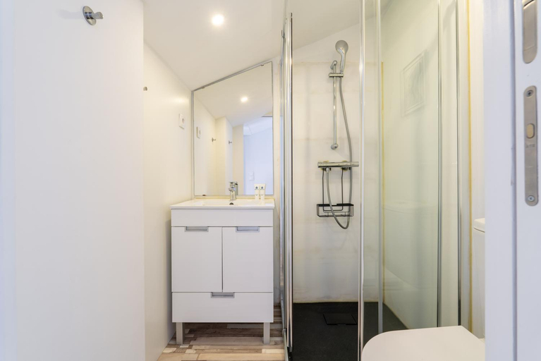 Bathroom 2, Host Wise - Amadeo Apartments, Vila Nova de Gaia