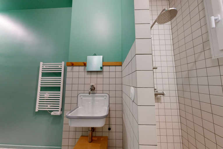 Others 5, Delightful 1-bed Studio w Shared Co-working Space, Paris