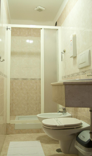 Bathroom 5, 59 Steps Trevi, Rome