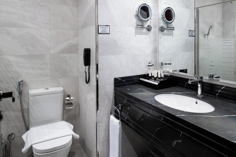 Bathroom 2, Lumian Hotel, Al Madinah Al Munawwarah