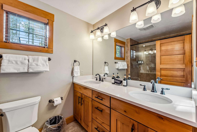 Bathroom, Cabin in the Pines 11, Summit