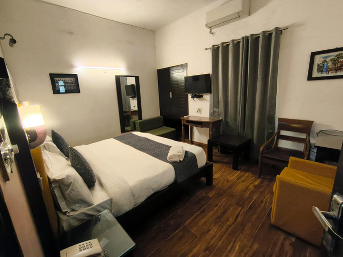 Bedroom 2, Niksen Hotels at Saket , Delhi