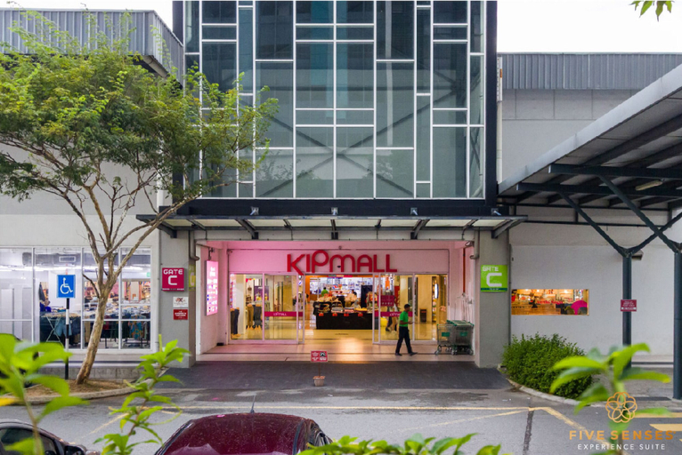 Shopping mall