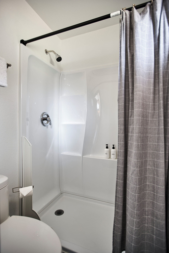 Bathroom 3, Misty Mountain Lodge, Larimer