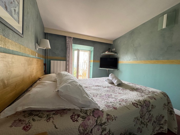 Bedroom 3, Le Vieux Château, Var