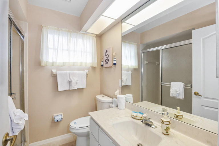 Bathroom 2, Beach Villa B, Lee