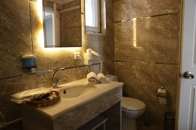 Bathroom 5, Eman Termal Otel, Sındırgı