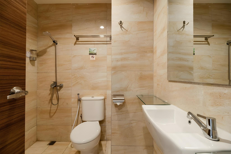 Bathroom, Sans Vibes Firdaus Mansion Kemang, Jakarta Selatan