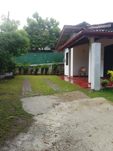 Others 5, Hirusha Villa, Hikkaduwa