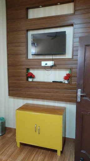 Television, Hotel Nirmal, Kangra