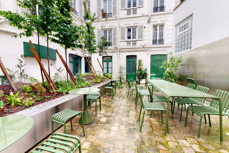 Others 3, Delightful 1-bed Studio w Shared Co-working Space, Paris