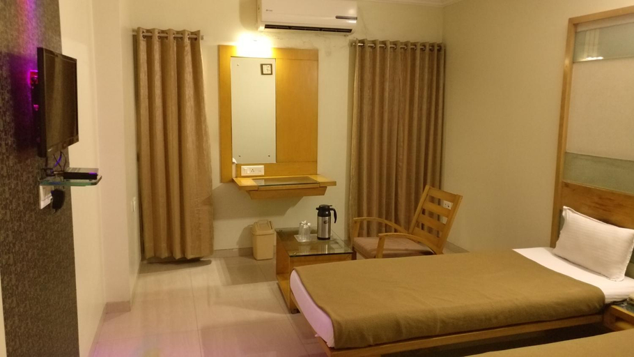 Bedroom 2, Hotel Easy Retreat, Valsad