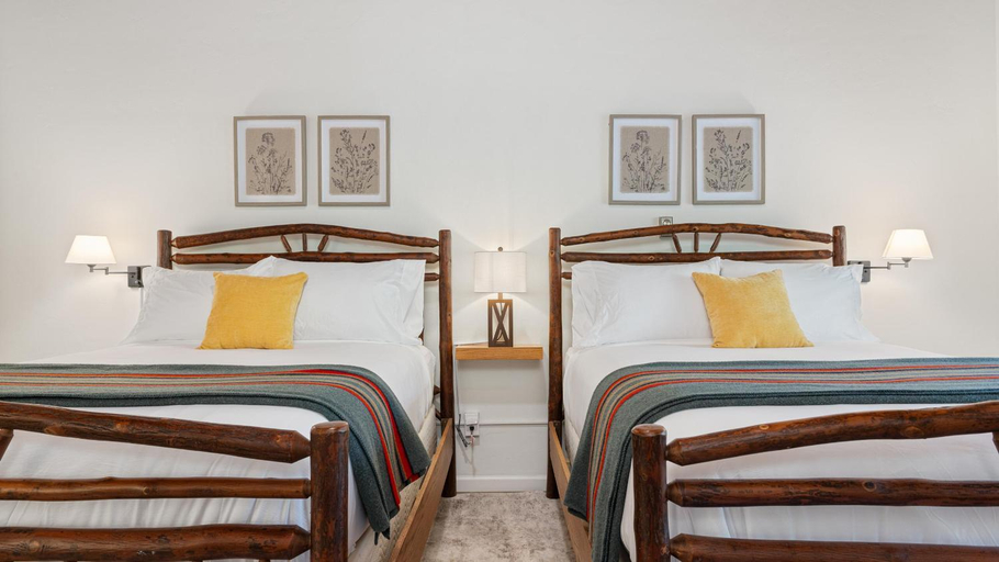 Bedroom 4, Suite Meadow @CN Lodge# 7, Tulare