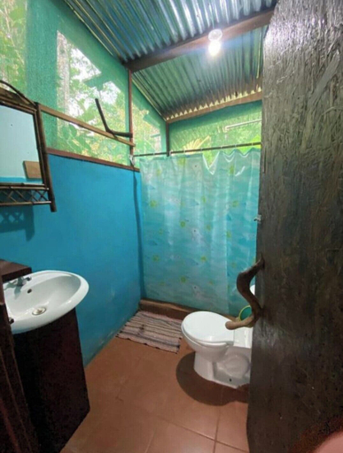 Bathroom 3, Green Point, Osa
