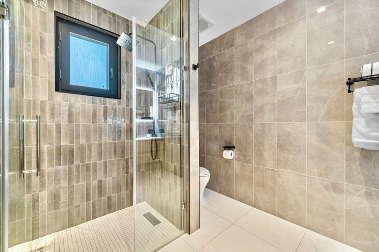 Bathroom 3, Wariruri Condos by SunStays