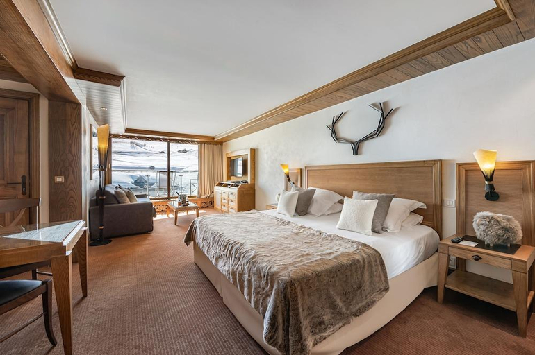 Bedroom 3, Hotel Annapurna, Savoie