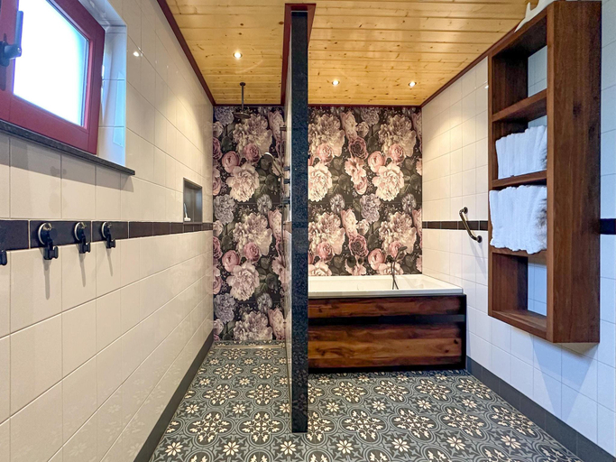 Bathroom, Detached Home in Friesland by Canal, Tytsjerksteradiel