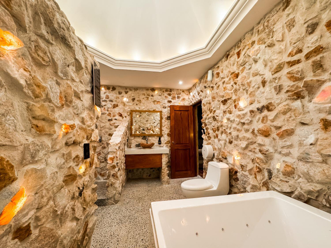 Bathroom 4, Le Suisse Spa, Santa Lucía Milpas Altas