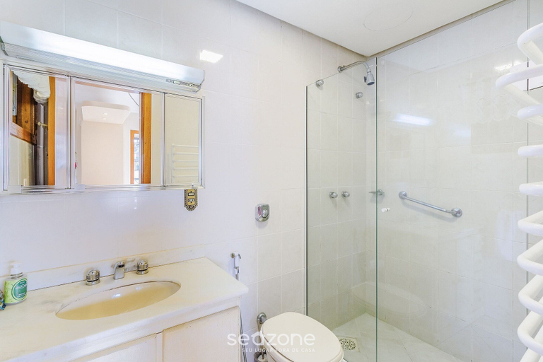Bathroom 2, Units in Building With Swimming Pool in Gramado - MDC, Gramado