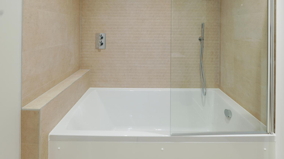 Bathroom 3, NEW Luxury South Manchester Flat, Stockport