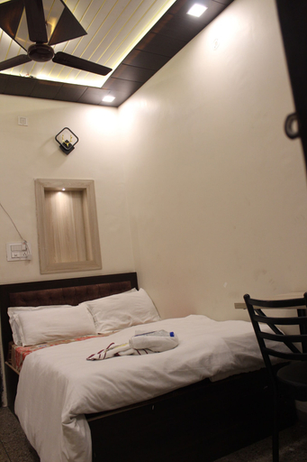 Front of property 5, Hotel Sunny, Kanpur Nagar