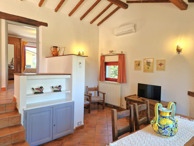 Others 4, Borgo Melograno, Siena