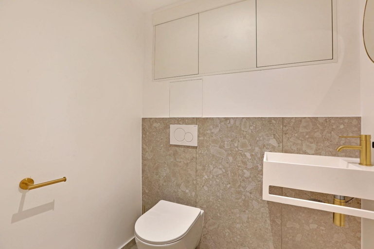 Bathroom 2, Welcoming & charming apartment-1BR/4P-Palais-Royal, Paris