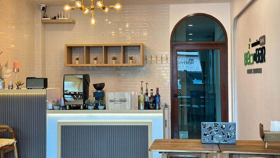 Food & Drinks 3, Bed & Bar Hostel Surat, Muang Surat Thani