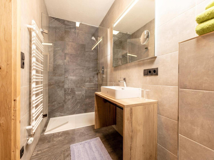 Bathroom, Apartment in Strass im Zillertal in a beautiful setting, Schwaz