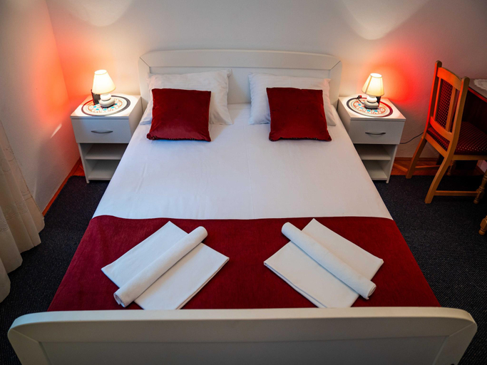 Bedroom 2, Guest House Cesic - Double Room No8, Dubrovnik