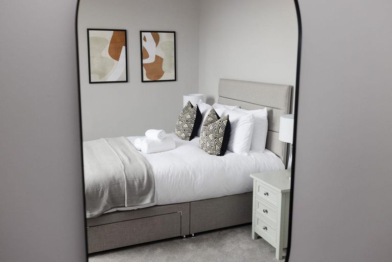 Bedroom 2, Luxurious Apartment on Notable George Street, Edinburgh