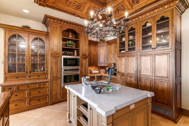 Room 2, Luxurious 3-story Estate With Gym Pool Slide Private Beach and Lighthouse Views, Broward