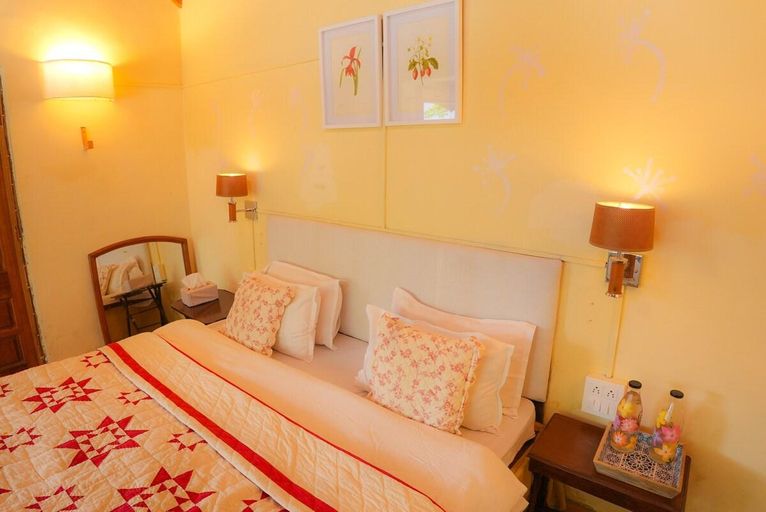 Bedroom 2, Nalagarh OutHouse by EdenHomes, Kullu