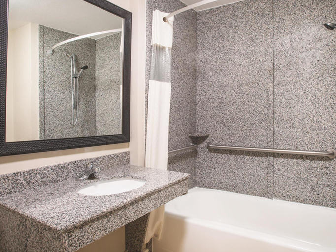 Bathroom 5, Spark by Hilton Kingsland, Camden