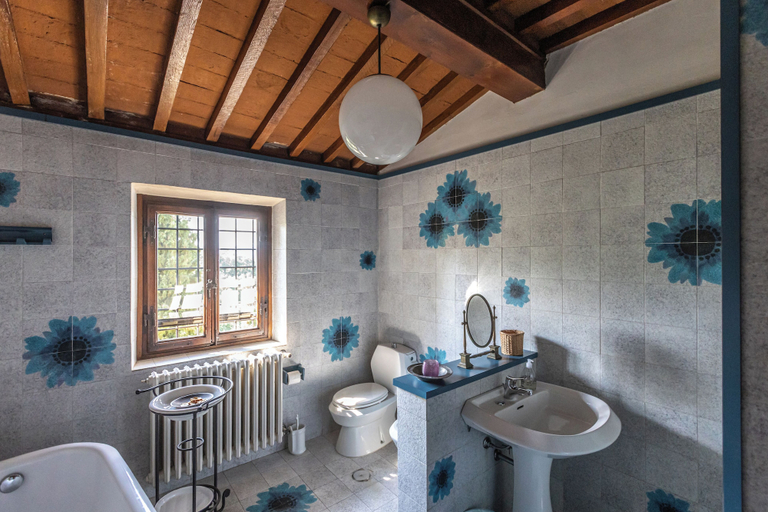 Bathroom 2, Castello Uliveta, Florence