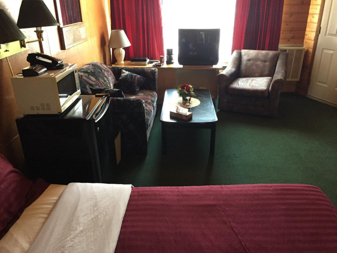 Bedroom 3, Falcon Lake Hotel, Division No. 1
